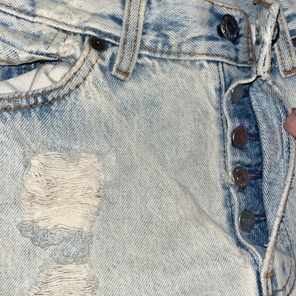 Vintage Levi Jean shorts - Picture 4 of 4